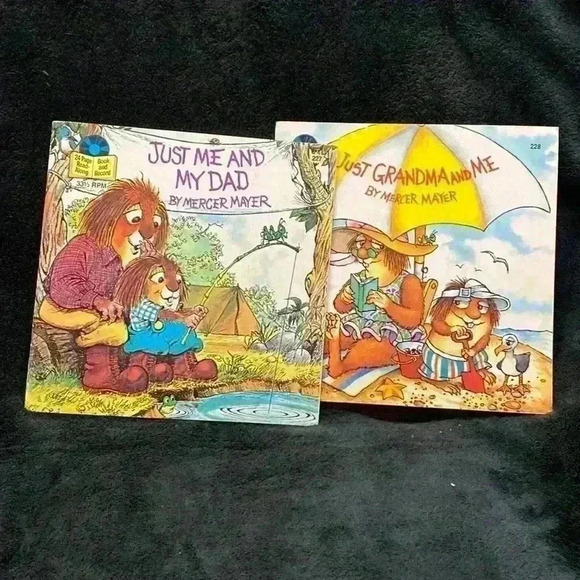 A set of two Vintage 1980s Mercer  Mayer books that include vinyl records - Picture 1 of 14